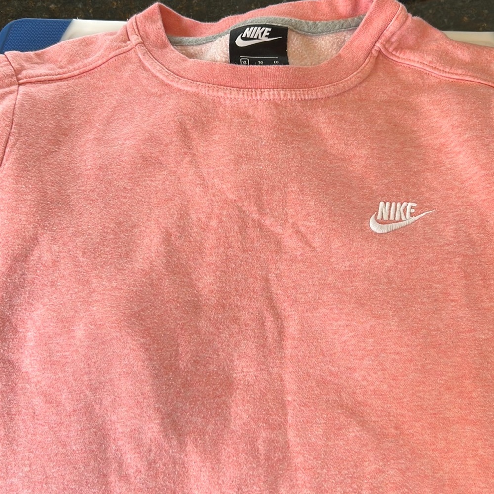 NIKE Women’s XL peachy pink sweatshirt l. EUC